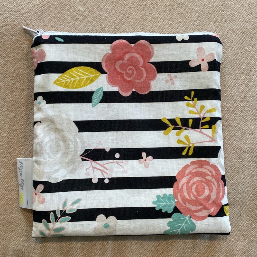 🌸NWOT Itzy Ritzy Zip Pouch 7X7